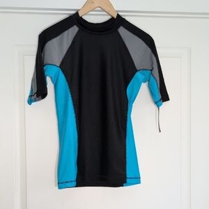 Cherokee Swim Shirt Black and Blue Short Sleeve Youth XL